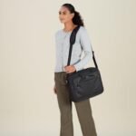 Amazon Basics Laptop Carrying Case with Shoulder Strap and Handle, Large Capacity, 15.6 in, Black - Image 3